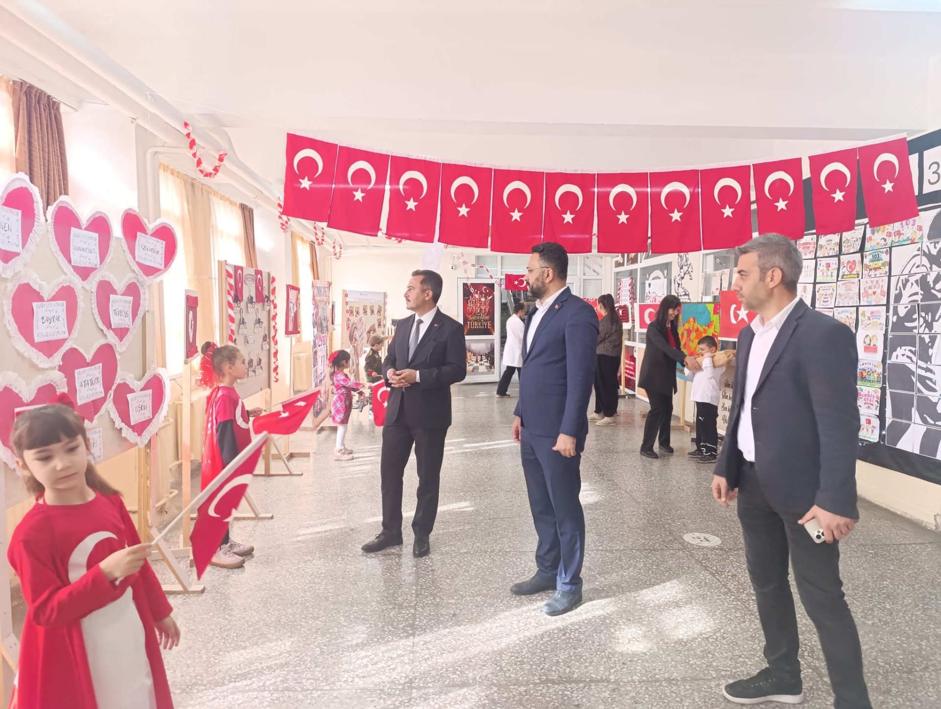 Bolvadin’de 'Cumhuriyet Sokağı' sergisi açıldı