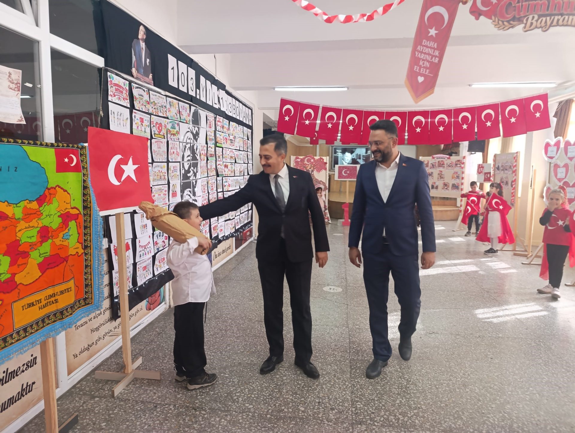 Bolvadin’de 'Cumhuriyet Sokağı' sergisi açıldı