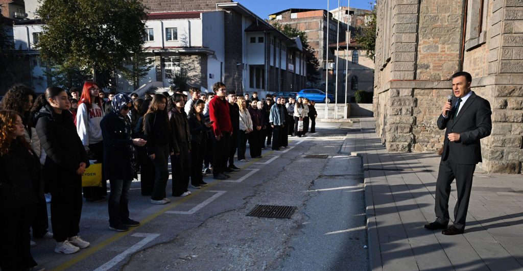 Okul yönetimi ve öğretmenlerle bir araya gelen Demirtola, okul güvenliği,