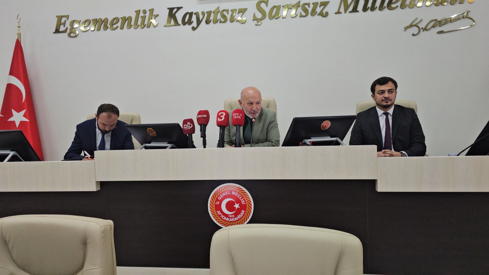 Meclise sunulan 3 gündem dışı teklif, Meclis üyelerine okunarak ilgili