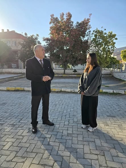 Gürkan Emeksiz, okul ziyaretlerini sürdürüyor