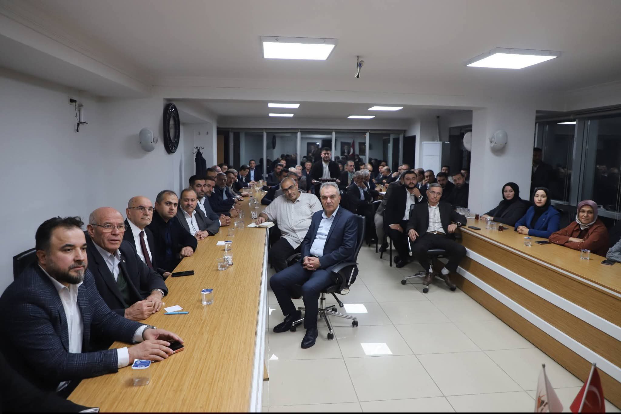 Özgür Kavak başkanlığında teşkilatta yeni haftanın yol haritası belirlendi