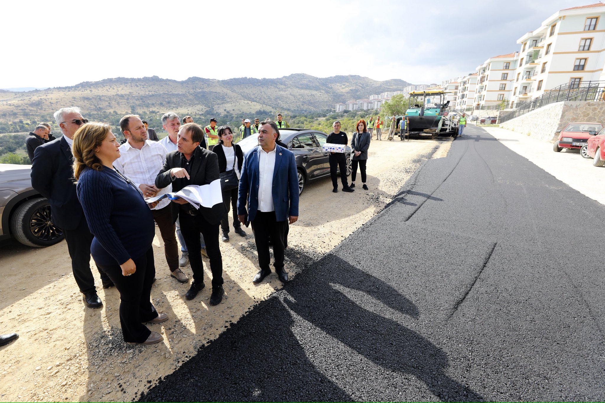 Kanlıca Mahallesi Gökçe TOKİ’de asfalt seferberliği sürüyor