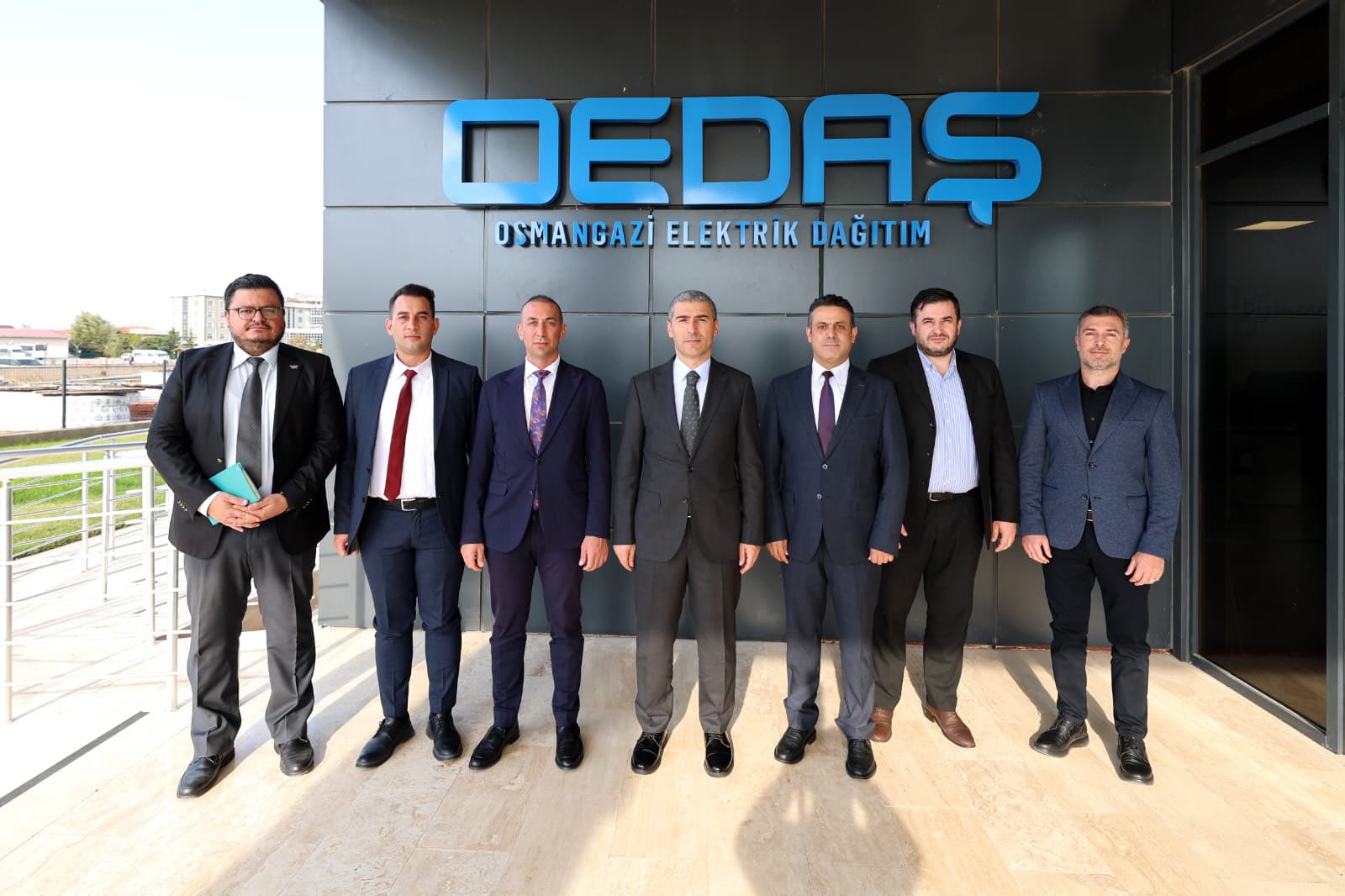 Vali Aktaş, OEDAŞ’ta enerji yatırımları ve çalışmaları hakkında brifing aldı