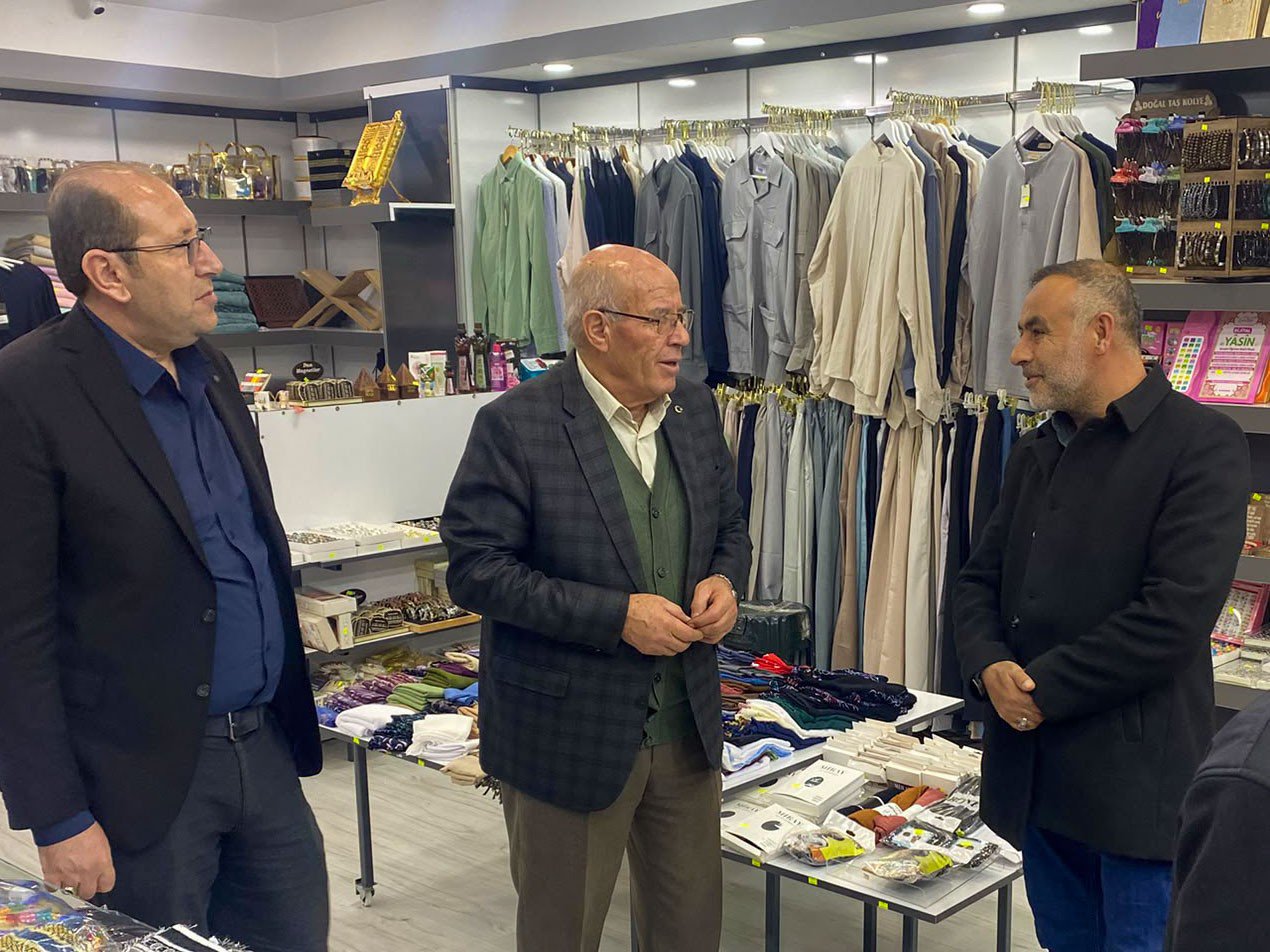 AK Parti teşkilatından Kurtuluş Caddesi’nde esnaf ve vatandaş ziyareti