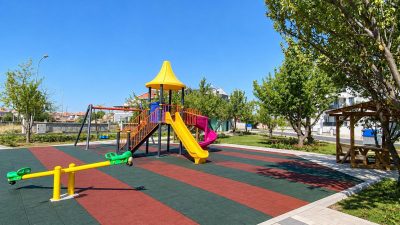 Belediye tarafından yapılan paylaşımda, mahalle sakinlerinin keyifle vakit geçirebileceği, çocukların