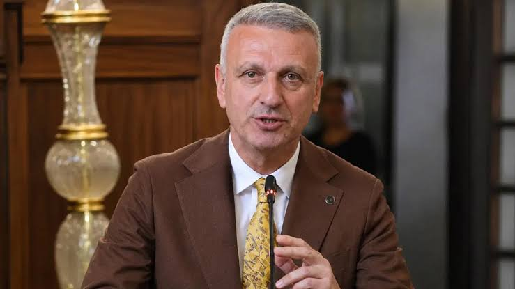 İstifasına ilişkin açıklamada bulunan Saral, kararının inandığı değerlerden ve millete