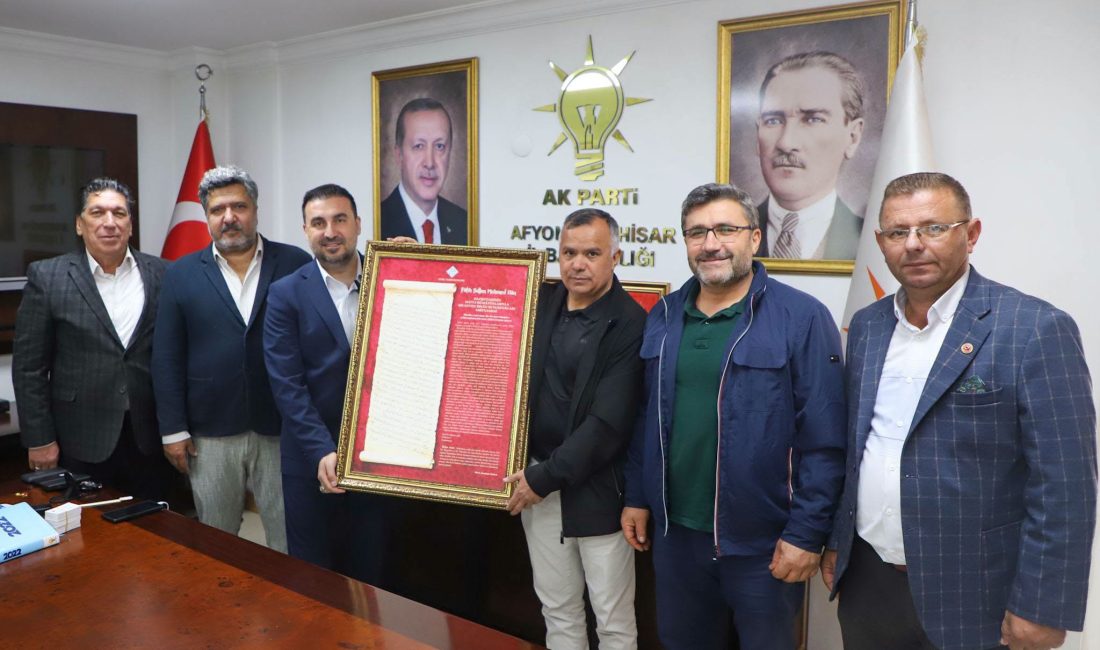 Hayırlı olsun dileklerini ileten heyet, ziyaret sırasında İl Başkanı Dr.