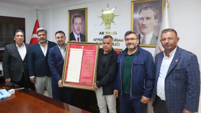 Hayırlı olsun dileklerini ileten heyet, ziyaret sırasında İl Başkanı Dr.