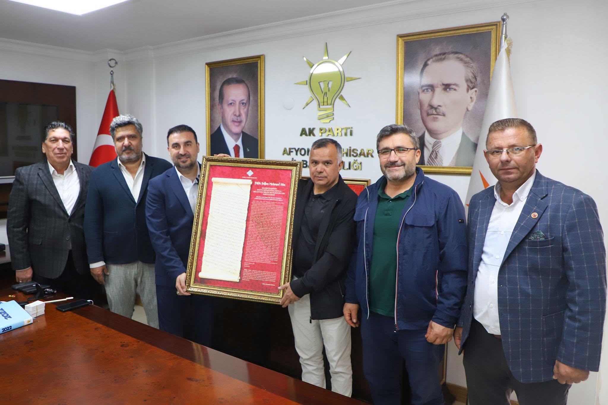 Hayırlı olsun dileklerini ileten heyet, ziyaret sırasında İl Başkanı Dr.
