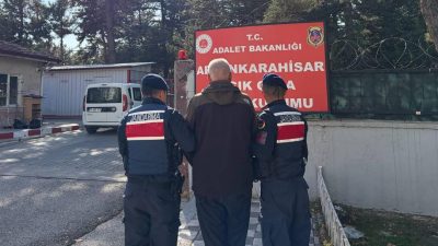 Afyonkarahisar İl Jandarma Komutanlığı ekipleri, aranan şahısların tespit edilmesi ve