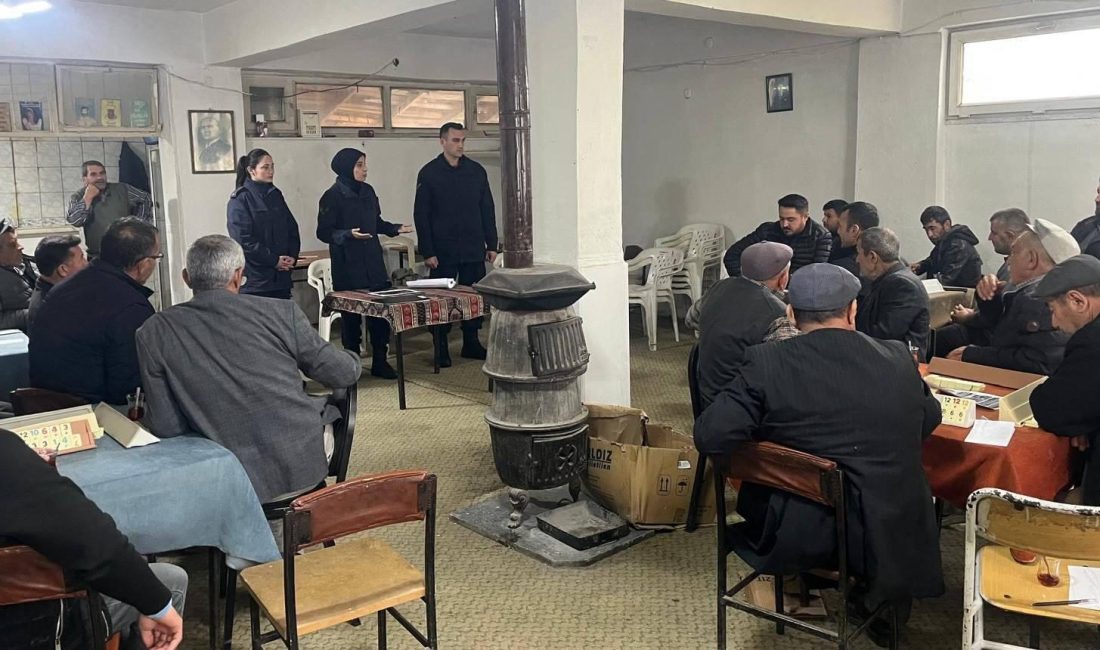 Vatandaşların bilgilendirilmesi amacıyla gerçekleştirilen seminerde, silah ruhsatı sahibi kişilere yönelik
