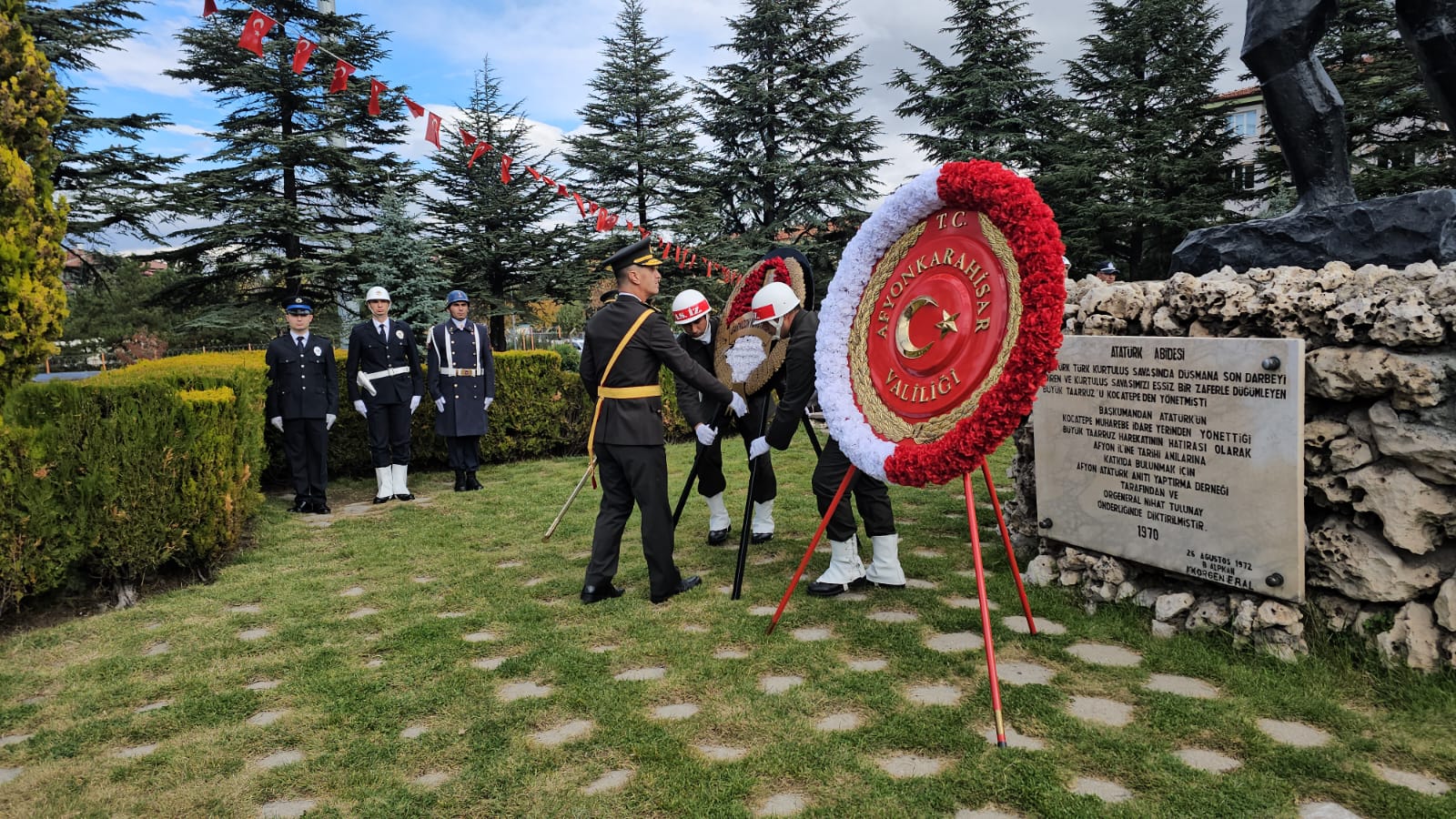 Kocatepe Parkı’nda Cumhuriyet’e saygı duruşu