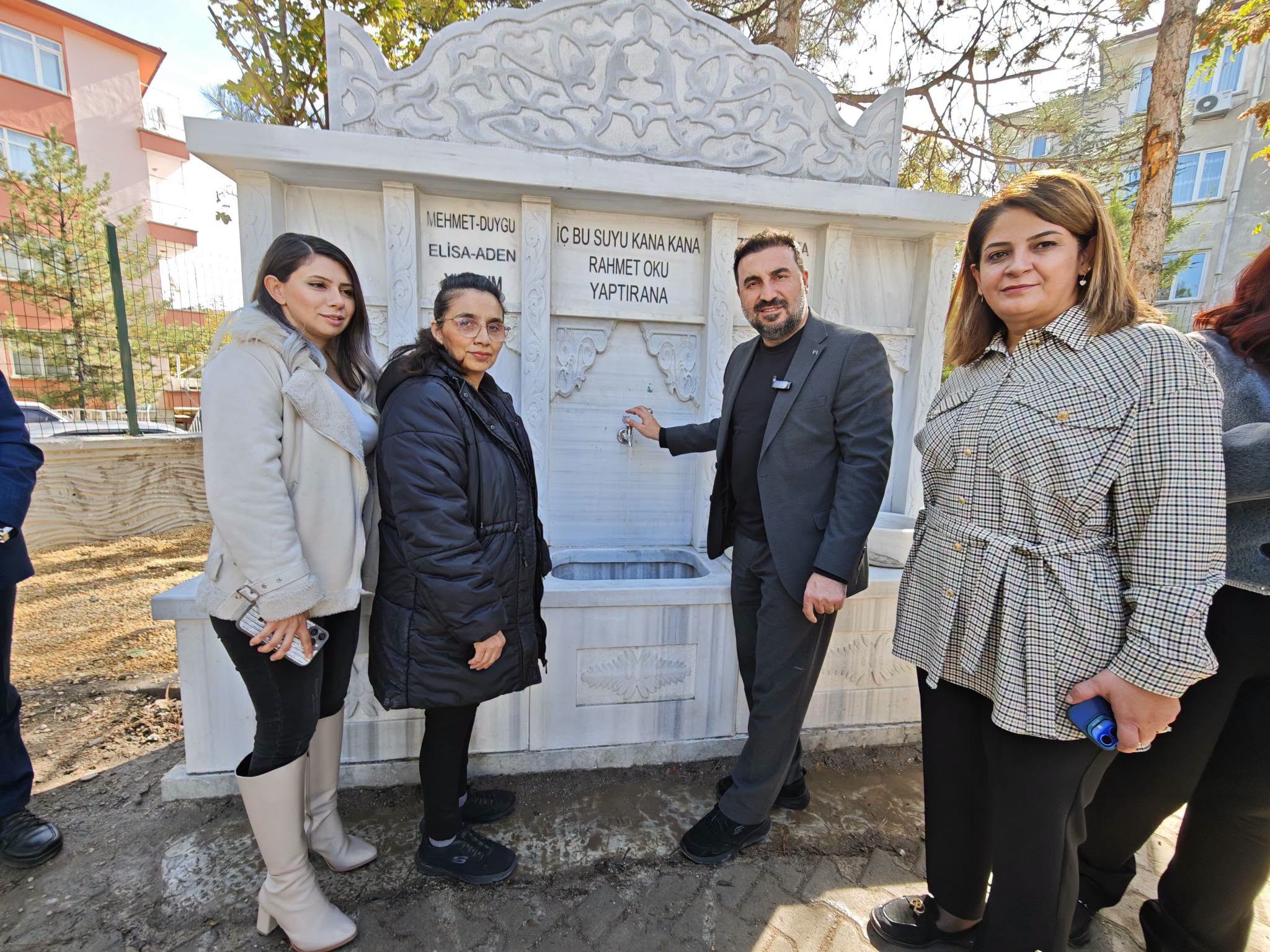 Kurdeleyi Başkan Kavak kesti 3 Kurdeleyi Başkan Kavak kesti