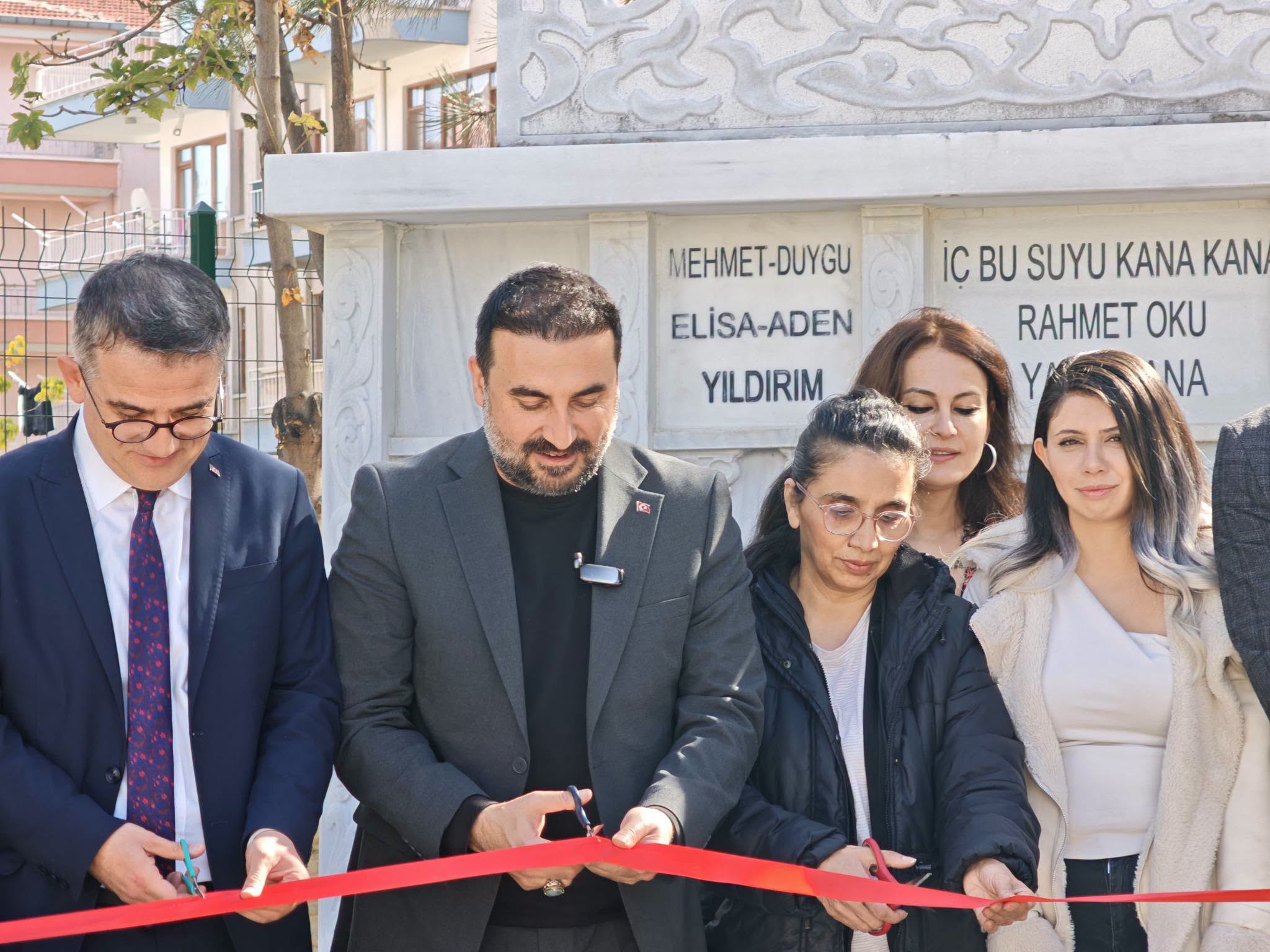 Kurdeleyi Başkan Kavak kesti 1 Kurdeleyi Başkan Kavak kesti