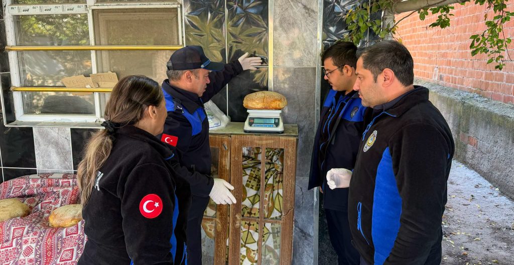 ​Zabıta Müdürlüğü ekipleri tarafından gerçekleştirilen denetimlerde, fırınların üretim ve satış
