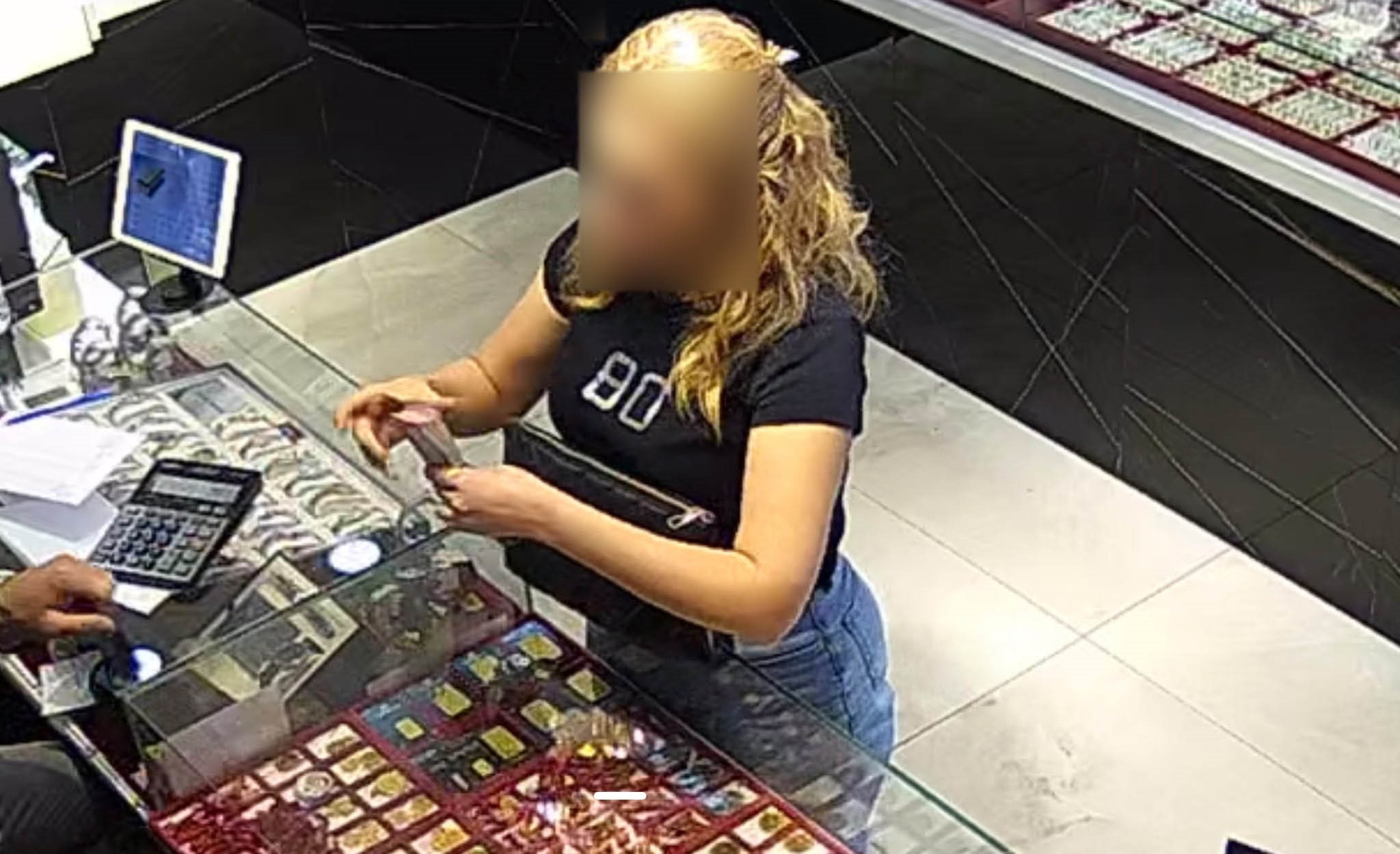 Edinilen bilgilere göre, sahte gram altın bozdurarak kuyumcuları dolandırdığı öne