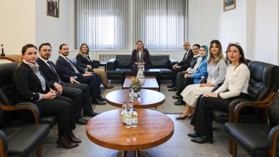 Ziyaretten duyduğu memnuniyeti dile getiren Köksal, nazik ziyaretleri dolayısıyla Baro
