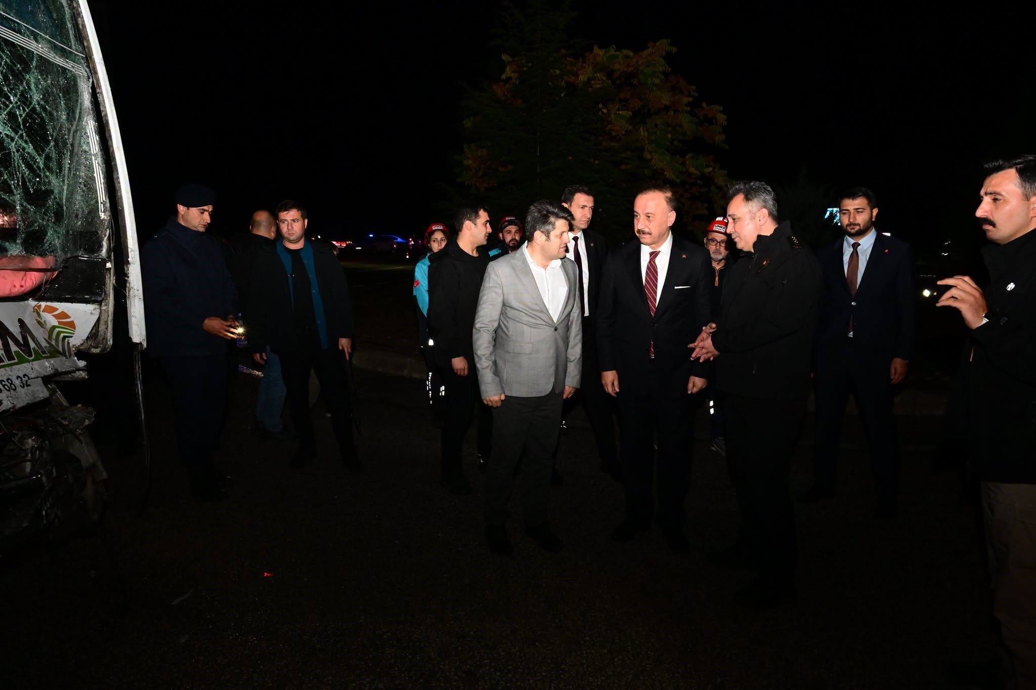Tarım işçilerini taşıyan midibüs ile tır çarpıştı: 17 yaralı