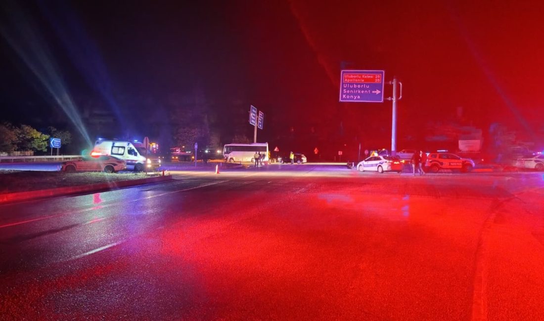 Kaza, saat 18.50 sıralarında Keçiborlu-Afyonkarahisar-Sandıklı yolu üzerindeki Keçiborlu-Uluborlu kavşağında meydana