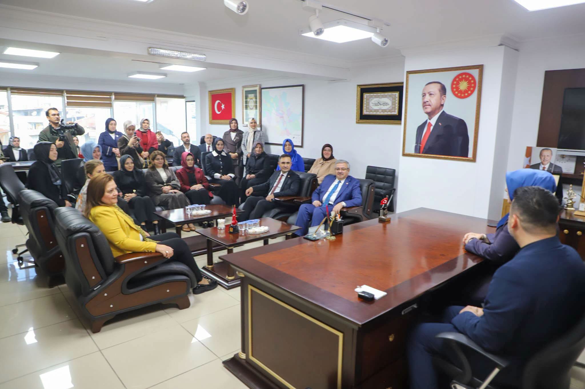 Tuğba Işık Ercan, AK Parti teşkilatıyla buluştu
