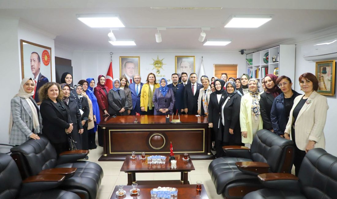 AK Parti Afyonkarahisar İl Başkanlığında gerçekleştirilen buluşmaya İl Başkanı Dr.