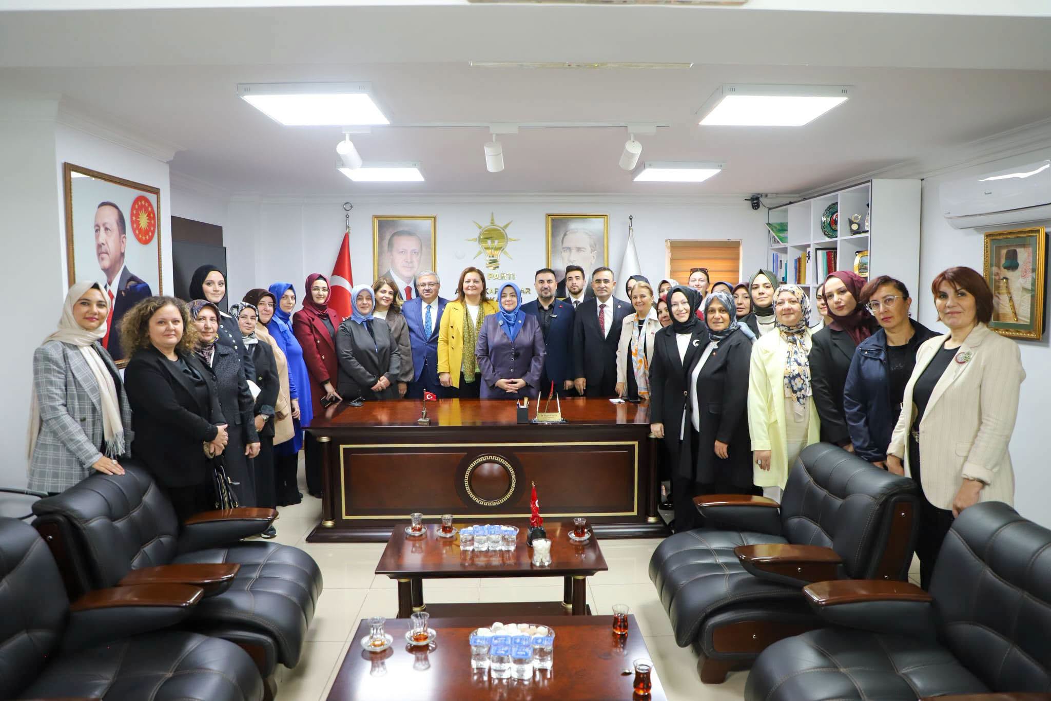 AK Parti Afyonkarahisar İl Başkanlığında gerçekleştirilen buluşmaya İl Başkanı Dr.