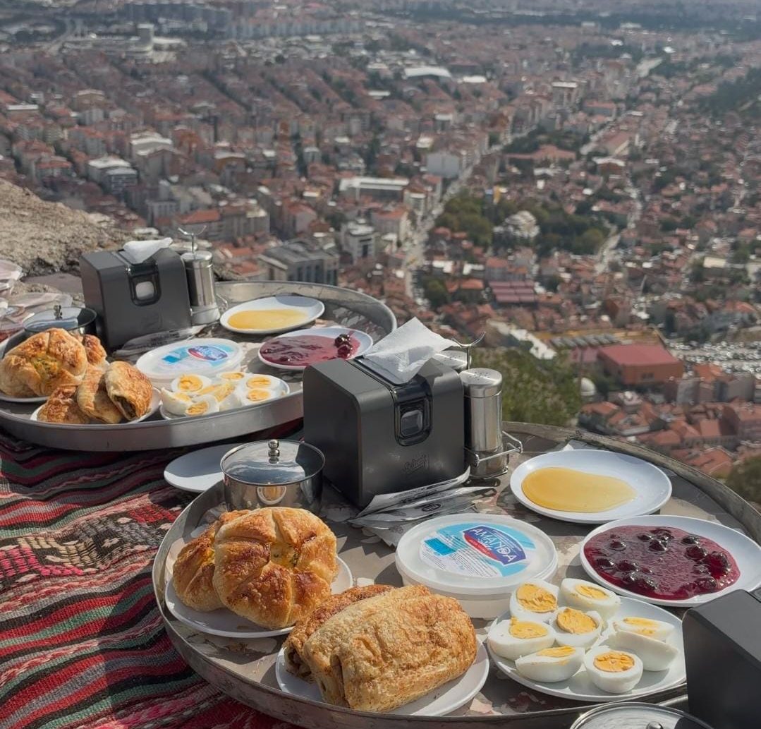 Afyonkarahisar’da gastronomi rüzgarı: Lezzetler kale zirvesinde tanıtıldı