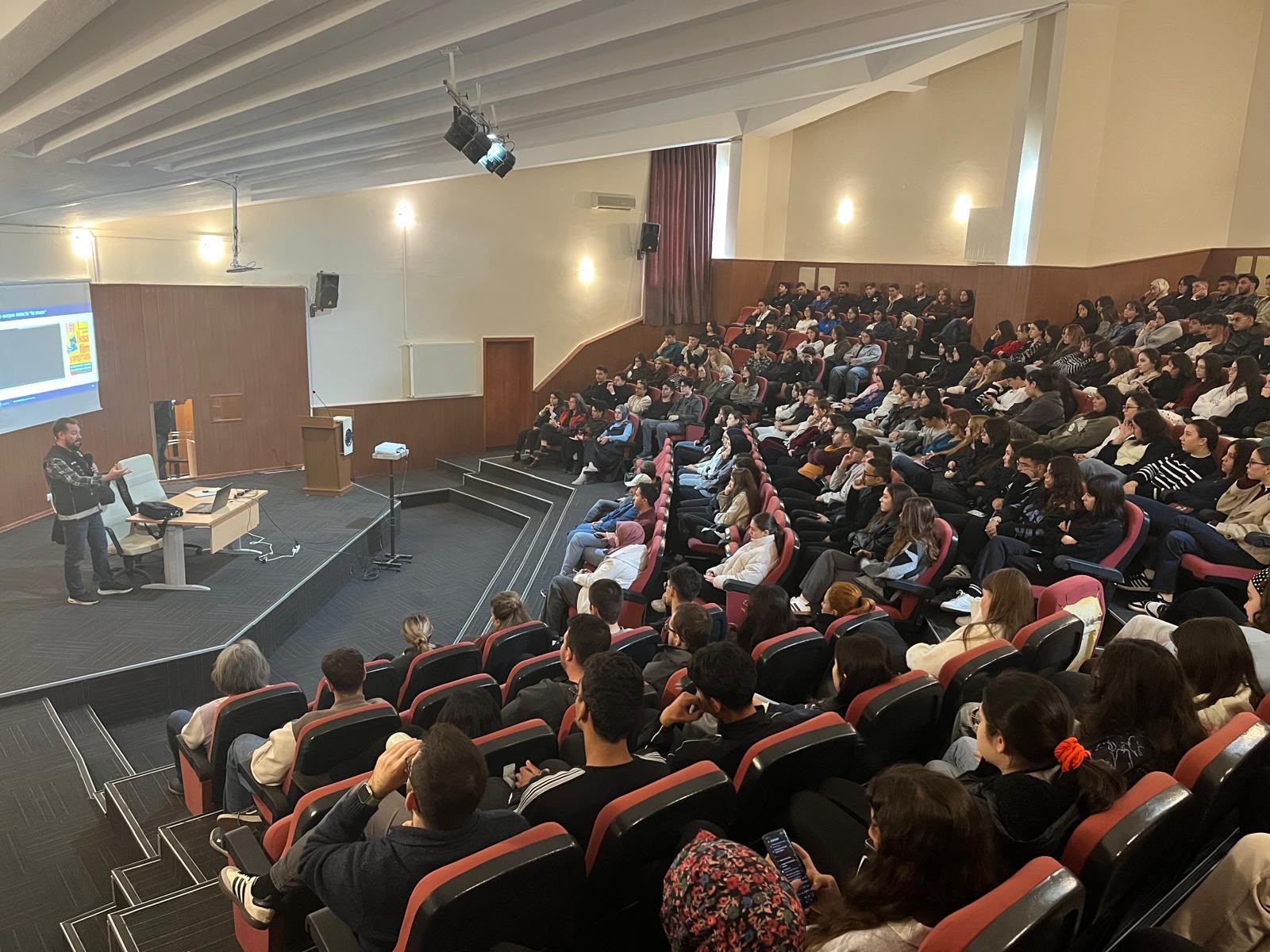 Üniversite öğrencilerine Narko Gençlik eğitimi