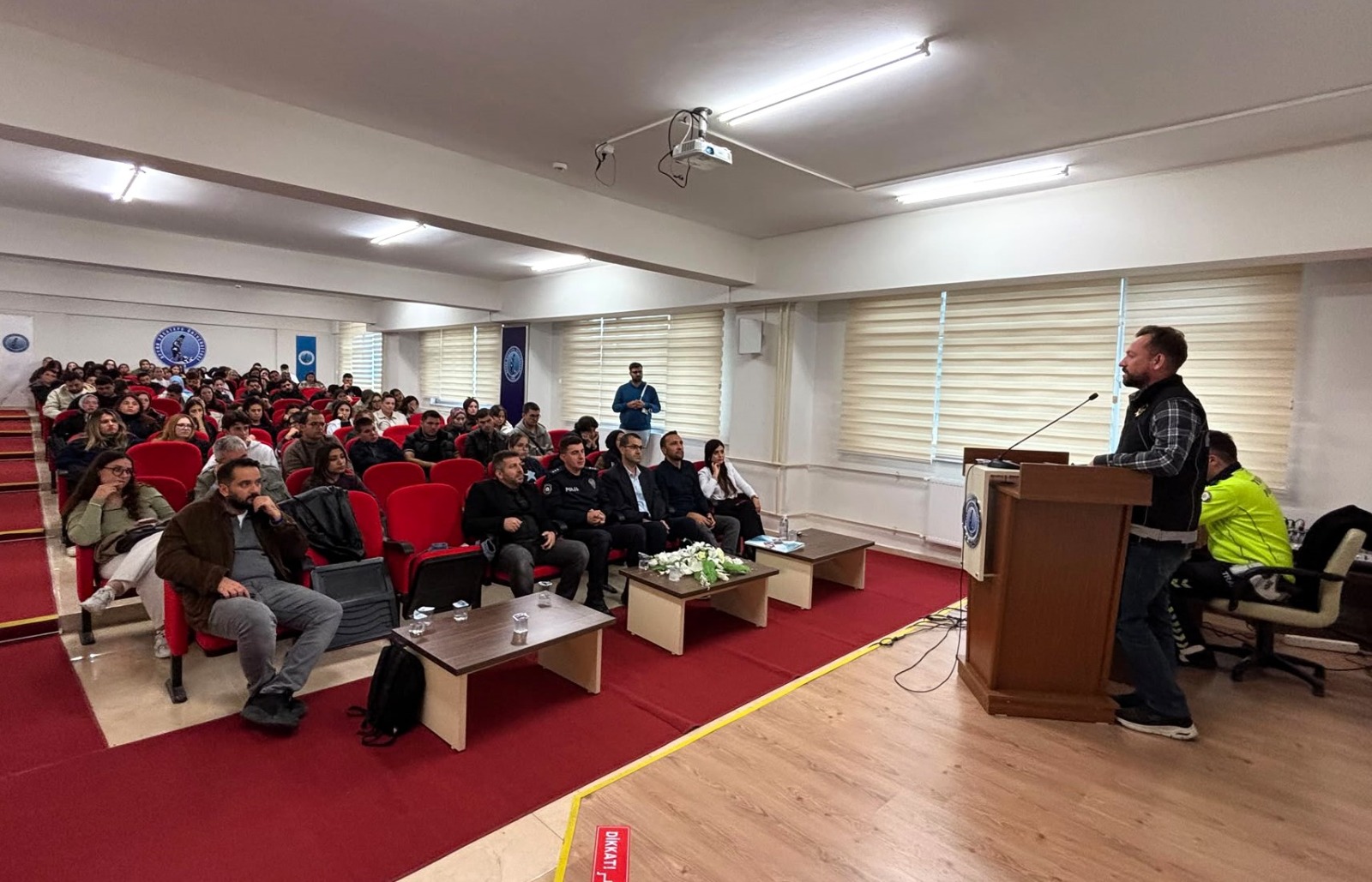 Üniversite öğrencilerine Narko Gençlik eğitimi