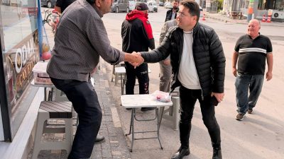 Gönül belediyeciliğini esas alan Başkan Aynacı, vatandaşlarla samimi sohbetler gerçekleştirerek