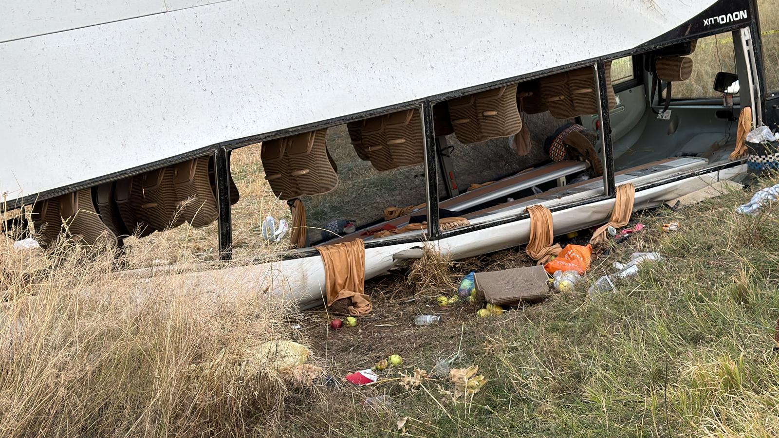 Şuhut’ta işçi servisi devrildi: 1 Ölü, 1'i ağır 27 yaralı