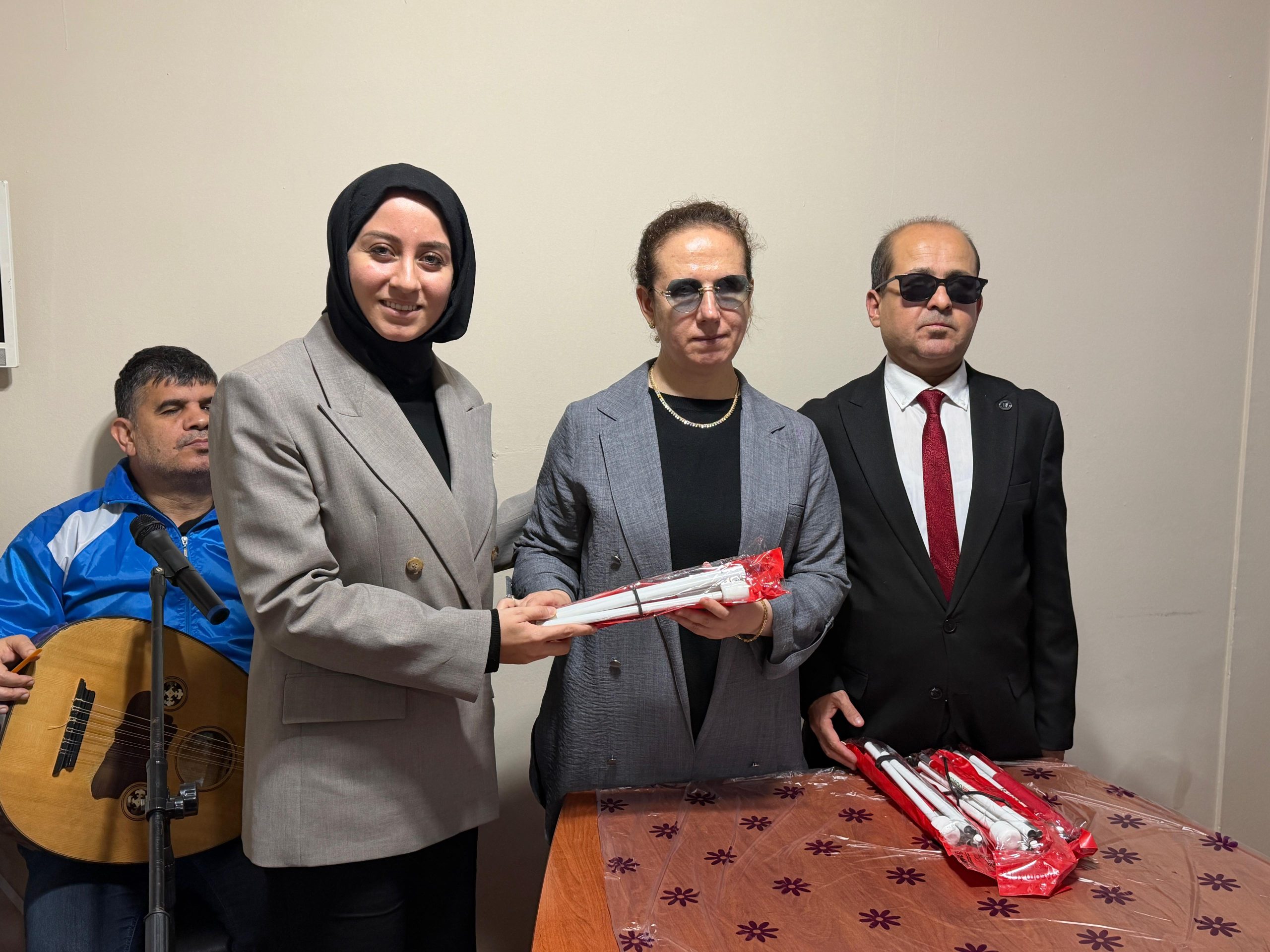 Dernek binasında gerçekleştirilen programda dernek üyeleri bir araya geldi. Program