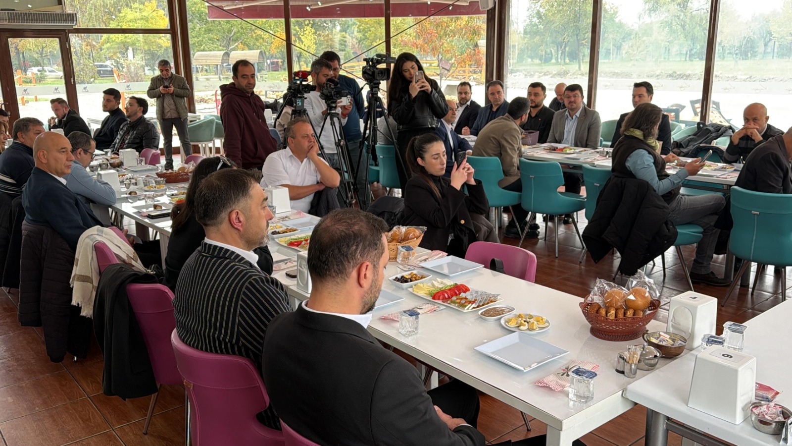 AK Parti’den basın buluşması