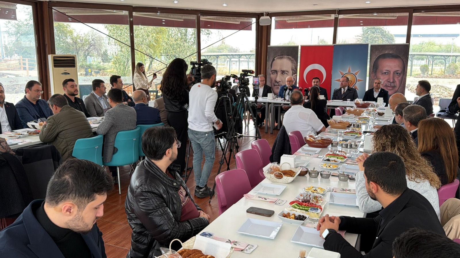 AK Parti’den basın buluşması