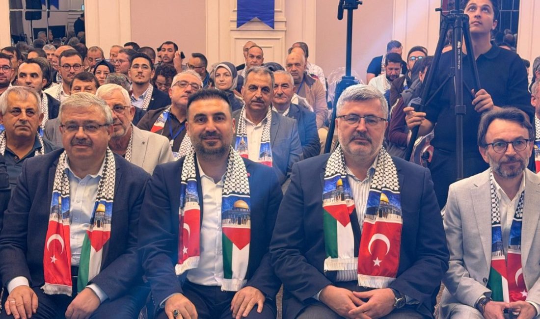 Kentteki bir düğün salonunda düzenlenen genel kurula, TBMM Başkanlık Divanı