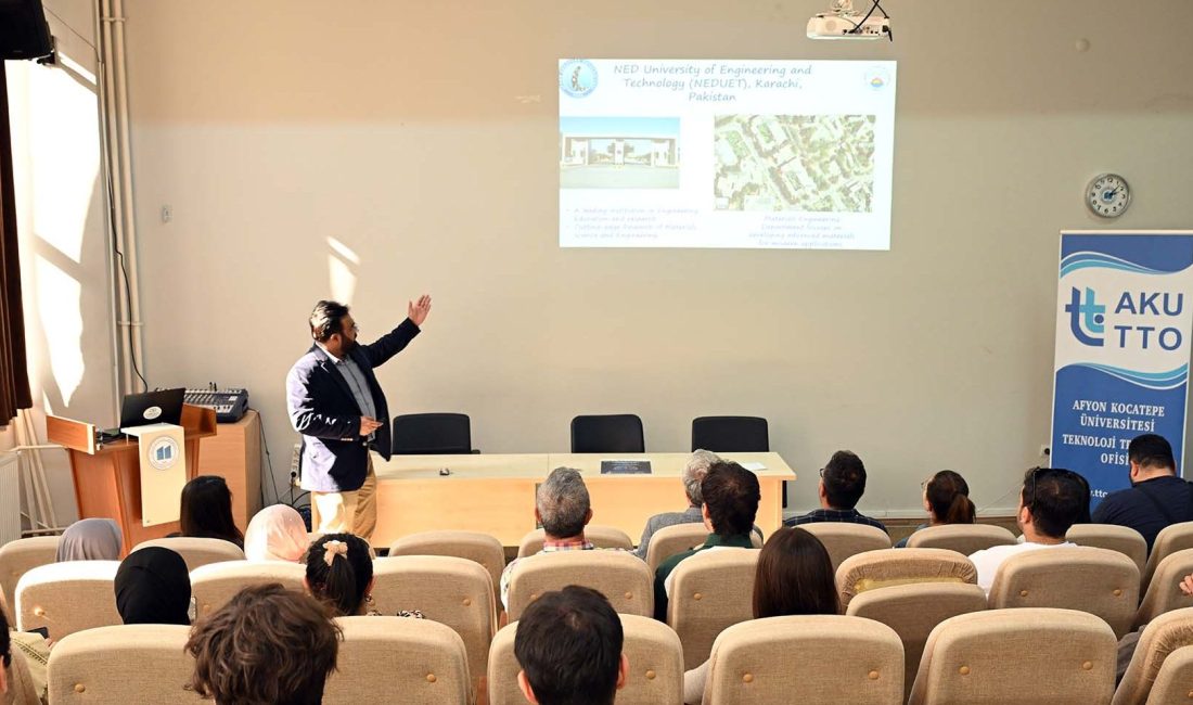 Mühendislik Fakültesi Konferans Salonunda düzenlenen seminere; AKÜ TTO Koordinatörü ve