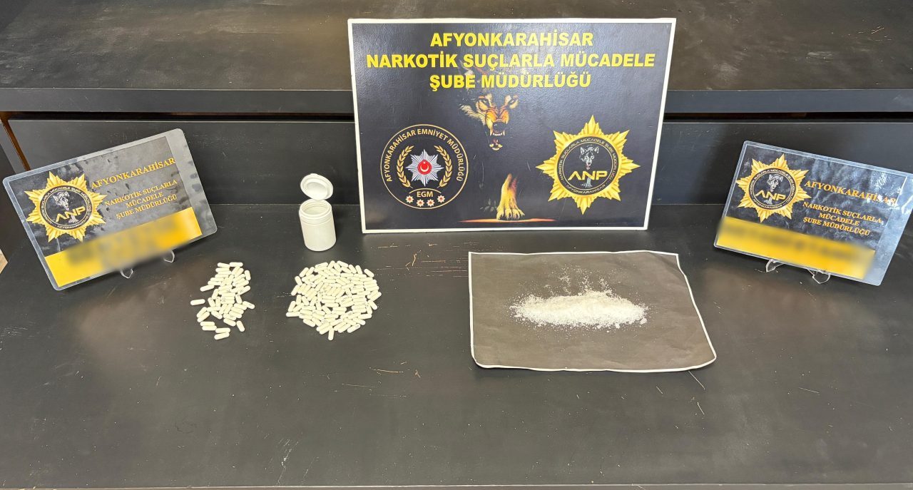AFYONKARAHİSAR (AA) – Afyonkarahisar'da otomobilinde uyuşturucu ele geçirilen sürücü tutuklandı.