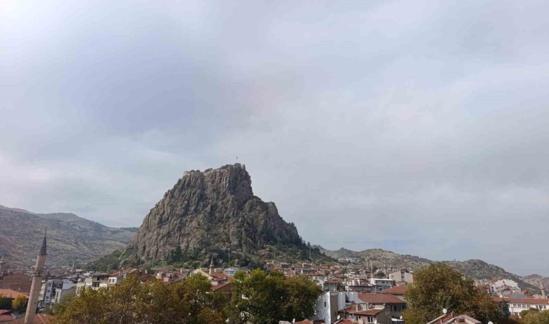 Afyonkarahisar yeni haftaya sıcak ve kapalı bir hava ile başlarken,