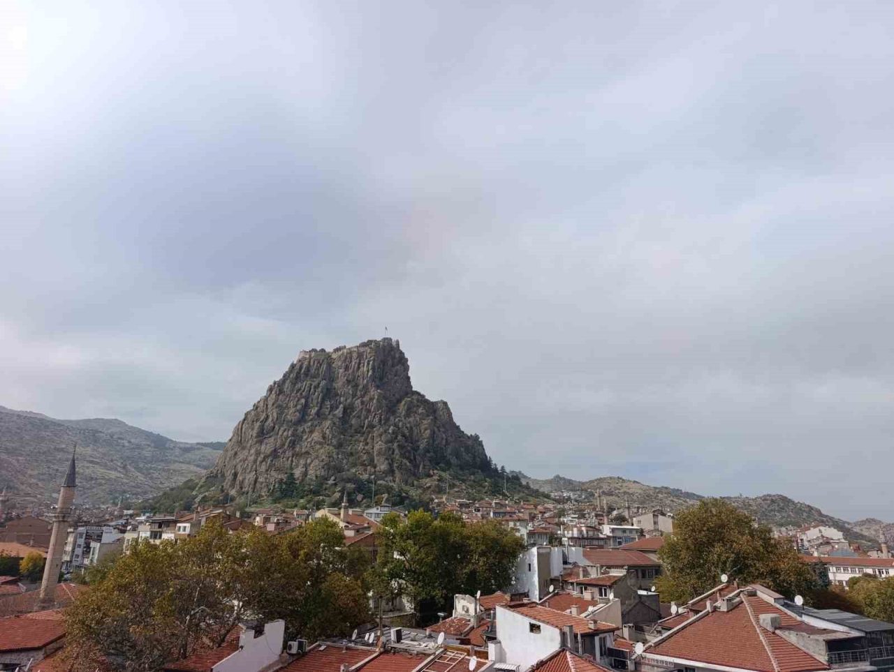 Afyonkarahisar yeni haftaya sıcak ve kapalı bir hava ile başlarken,