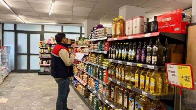 Afyonkarahisar’da tarımsal ürünlerin piyasa fiyatlarının izlenmesi amacıyla marketlerde fiyat takip