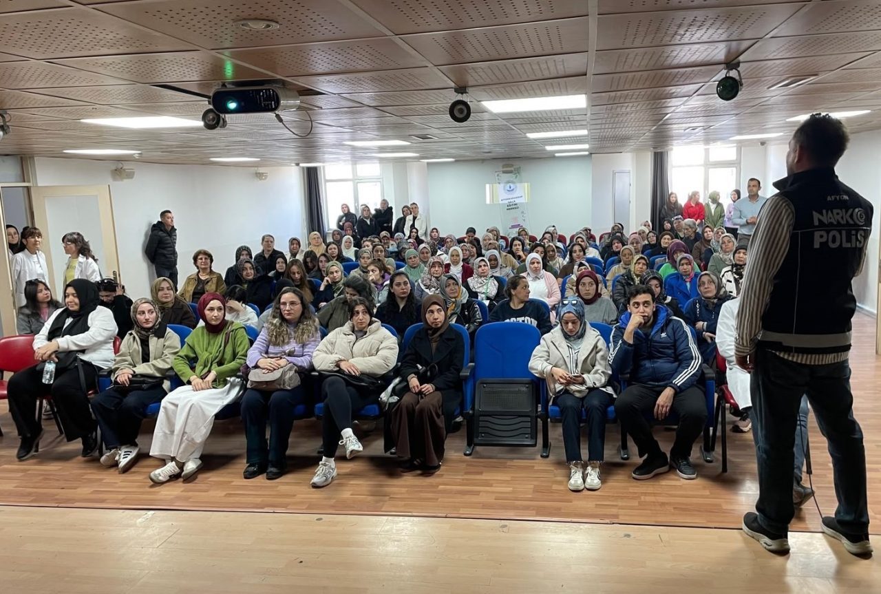 Afyonkarahisar’da polis ekipleri tarafından yürütülen NarkoAnne faaliyetleri kapsamında 265 anne