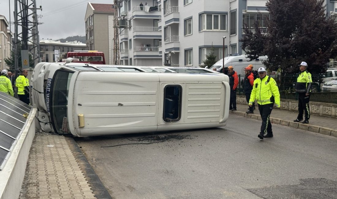 AFYONKARAHİSAR (AA) – Afyonkarahisar'da öğrenci servisiyle dolmuşun çarpıştığı kazada 16