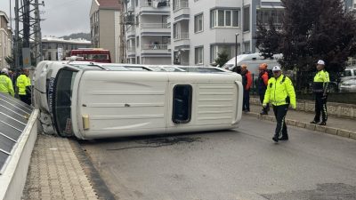 AFYONKARAHİSAR (AA) – Afyonkarahisar'da öğrenci servisiyle dolmuşun çarpıştığı kazada 16