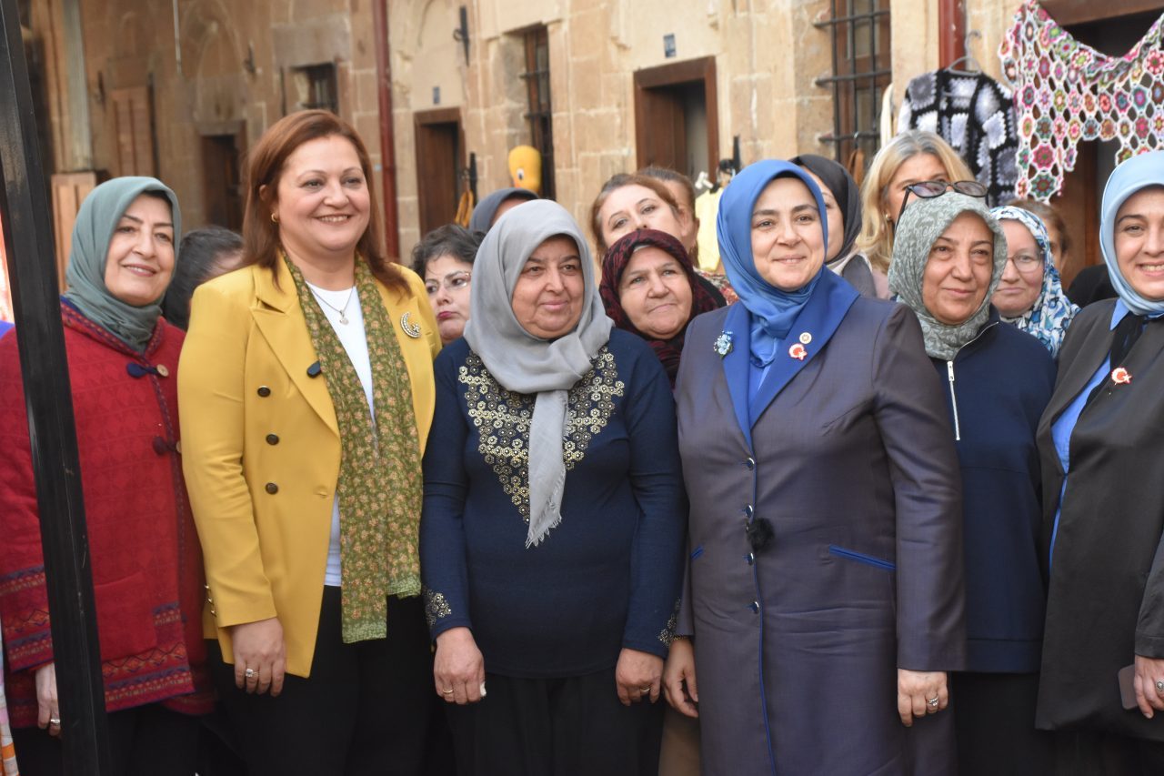 - "Teşkilatlarımızı ve halkı dinliyoruz. Böylece yanlışlarımızı ve hatalarımızı düzeltiyoruz.