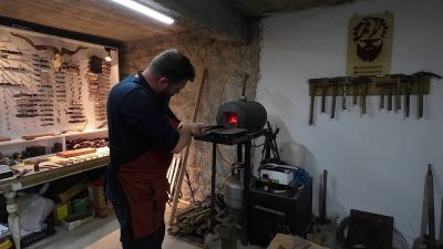 Küçük bir kulübede başlayan hayal Elektrik teknisyeni olarak çalışan Abdullah