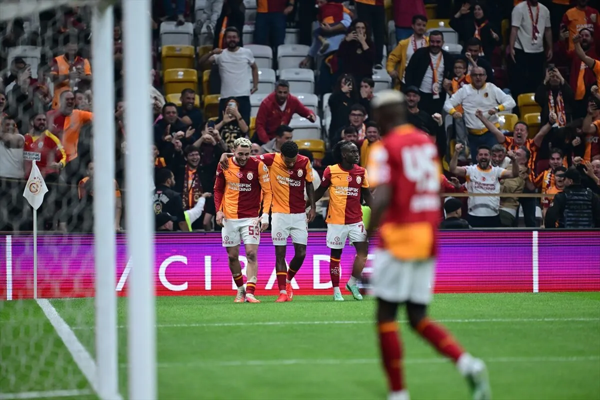 Galatasaray, Kasımpaşa'yı son anlarda gelen gollerle yendi