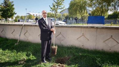 Afyonkarahisar’da Diyanet Gençlik Merkezi tarafından belediye iş birliğiyle “Bir Fidan