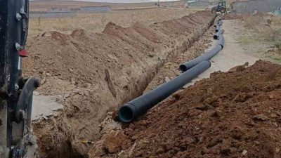 Afyonkarahisar’ın Bolvadin ilçesinde belediye ekipleri, ilçenin altyapısını güçlendirmek ve vatandaşlara