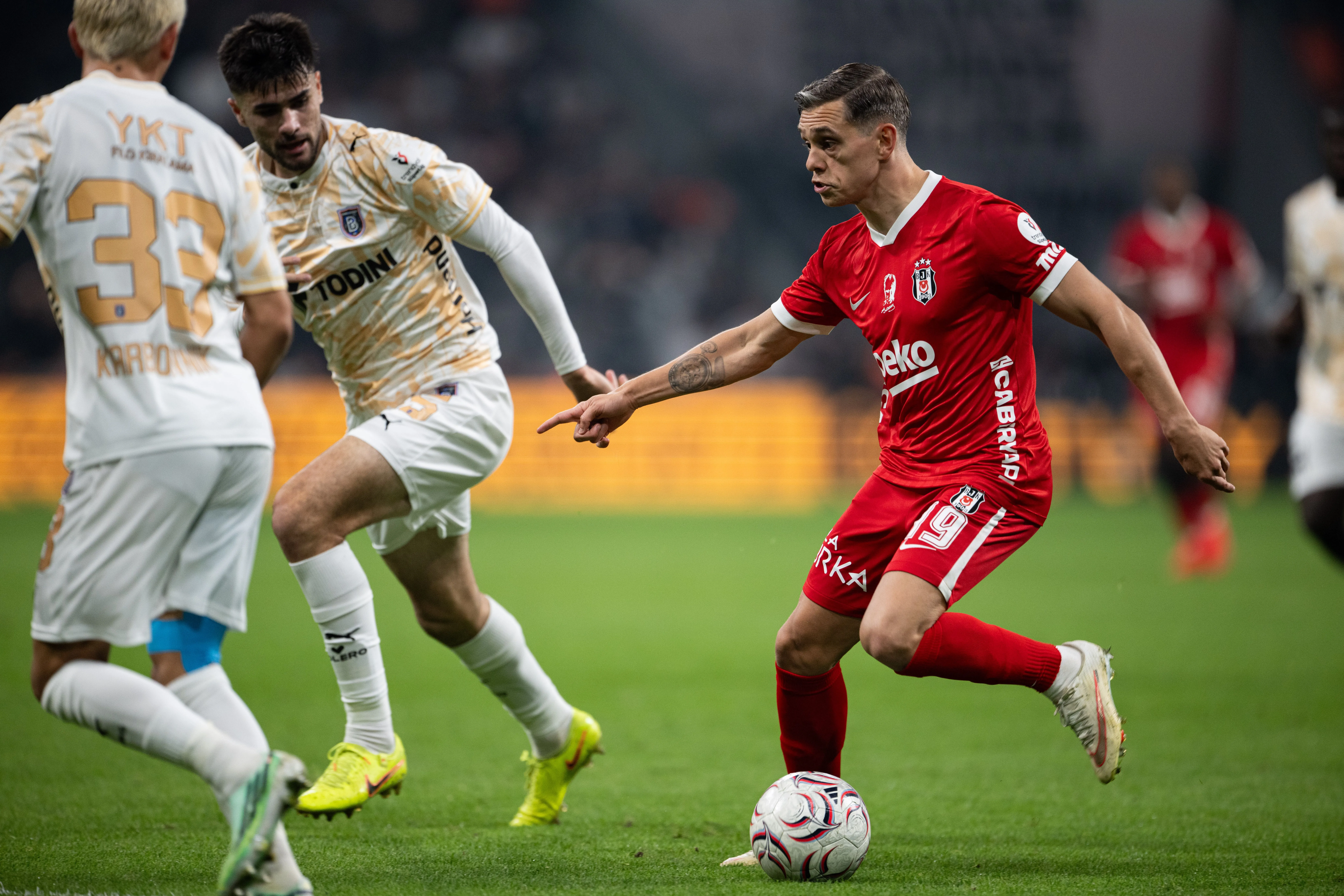 Beşiktaş, Başakşehir'i 2-0 mağlup etti